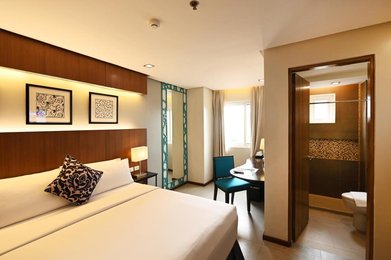St Mark Hotel Cebu Екстер'єр фото