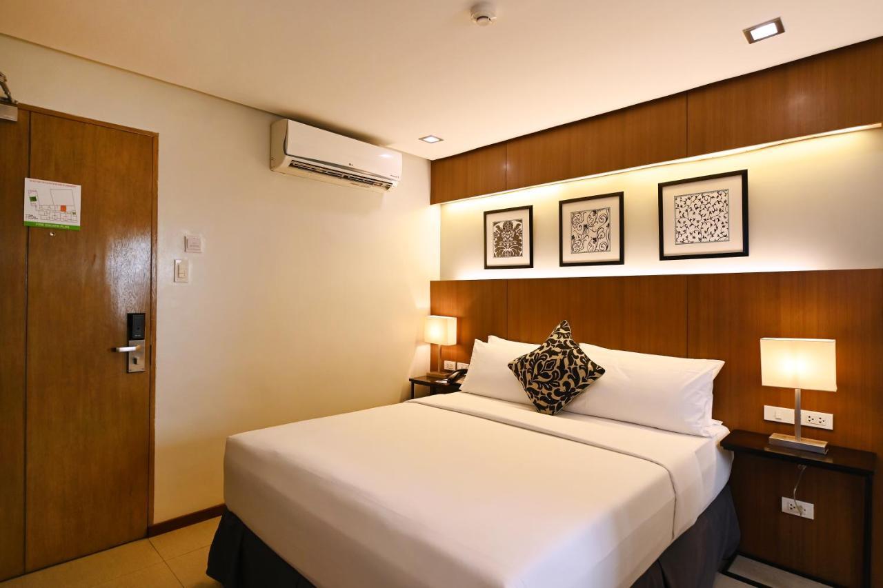 St Mark Hotel Cebu Екстер'єр фото