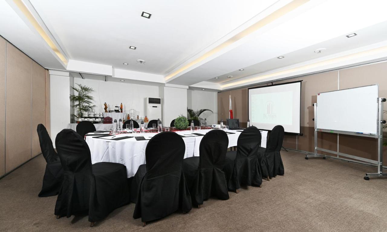 St Mark Hotel Cebu Екстер'єр фото