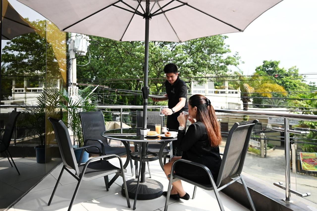 St Mark Hotel Cebu Екстер'єр фото