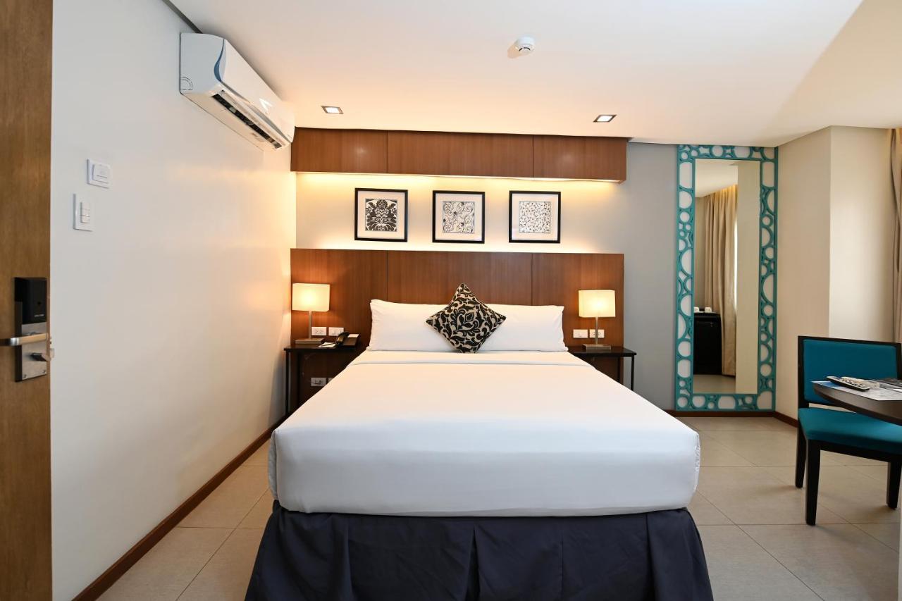 St Mark Hotel Cebu Екстер'єр фото