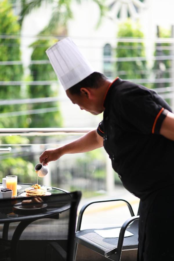 St Mark Hotel Cebu Екстер'єр фото