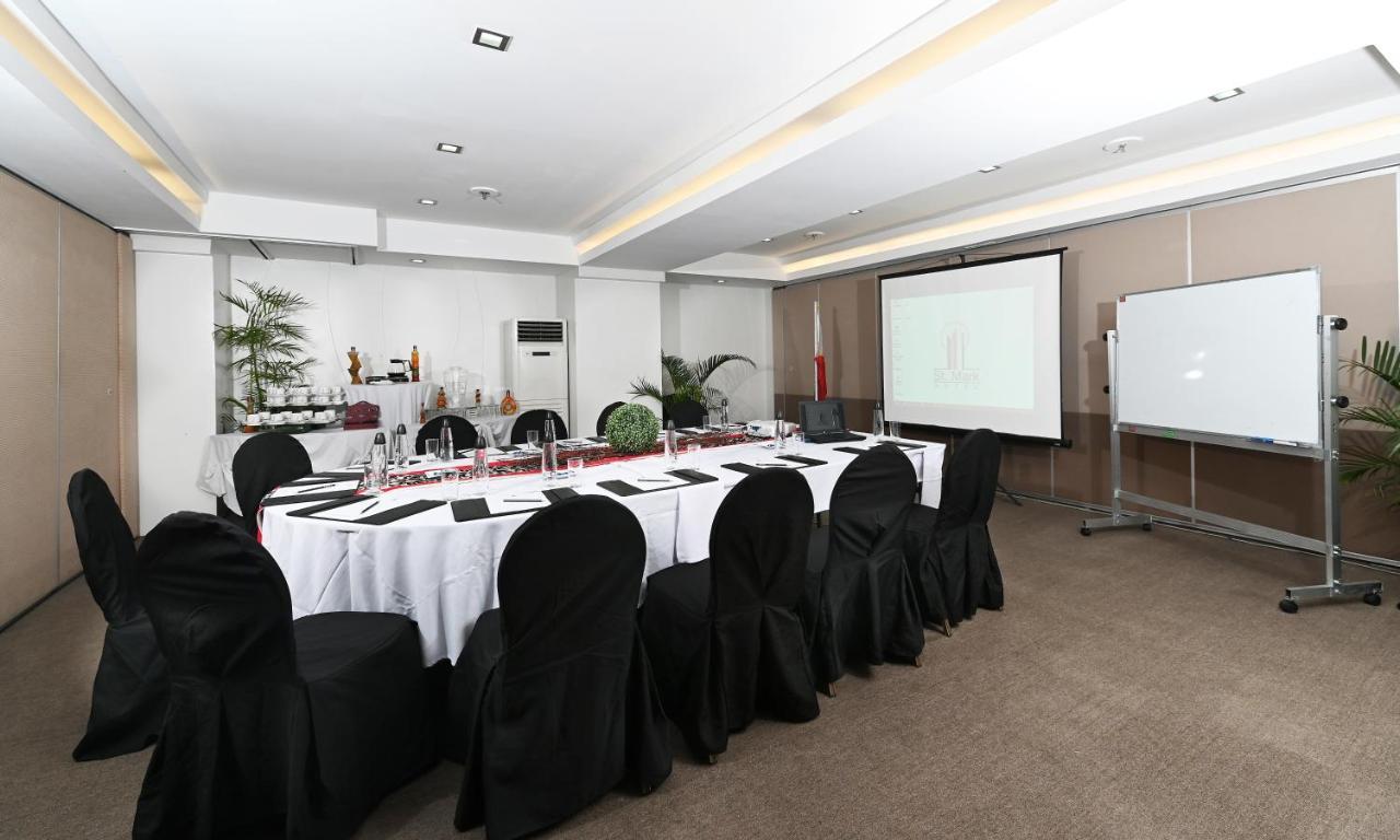 St Mark Hotel Cebu Екстер'єр фото