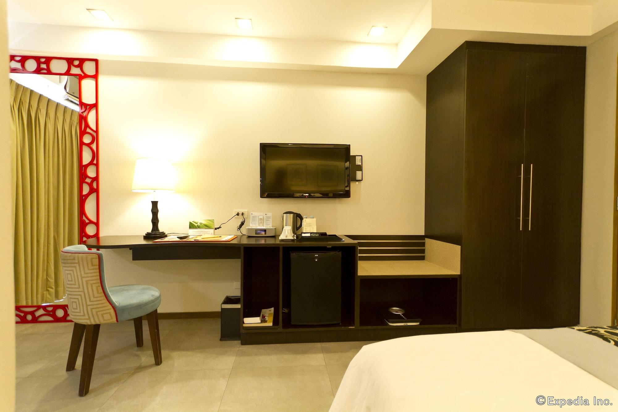 St Mark Hotel Cebu Екстер'єр фото