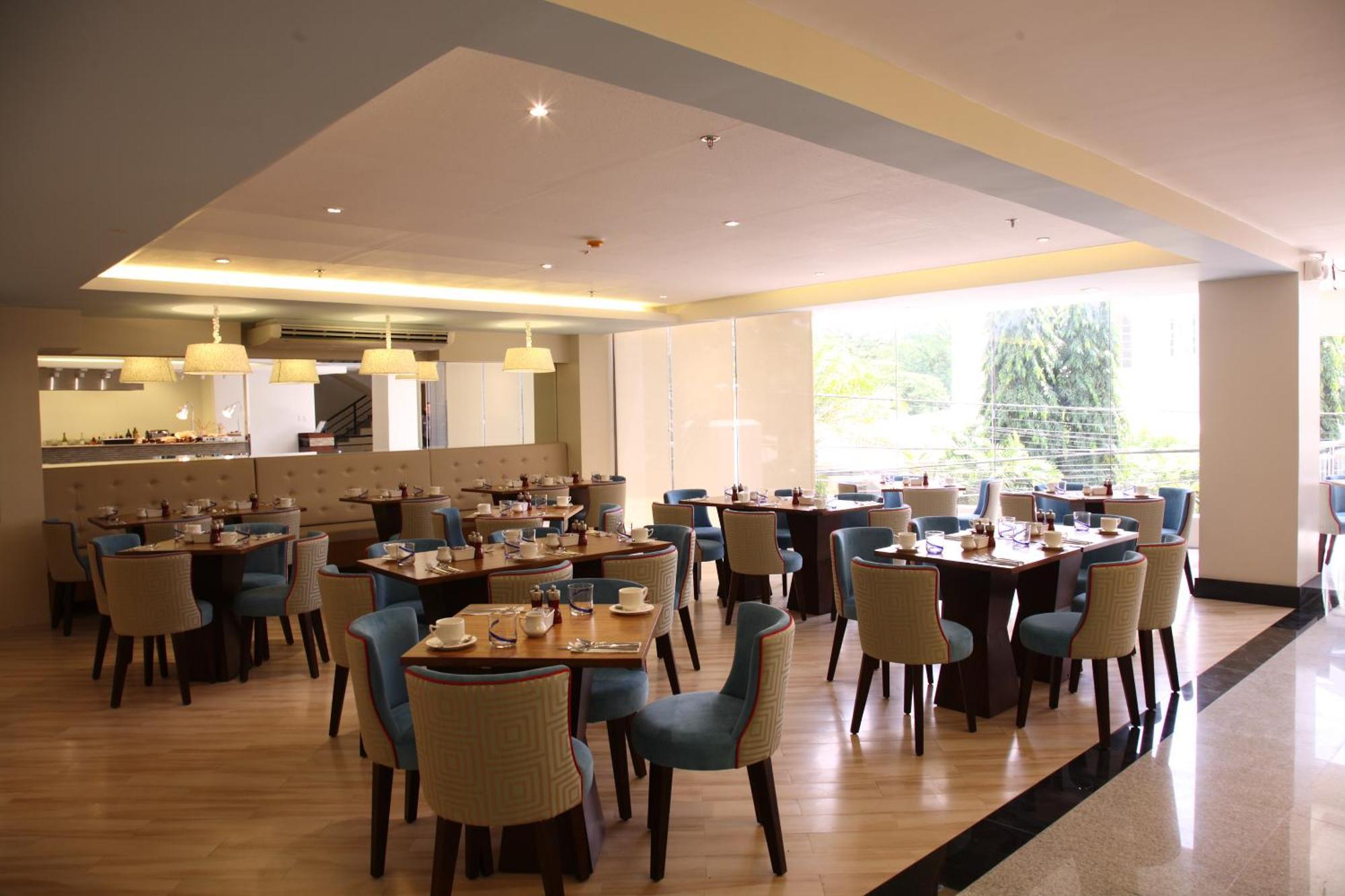 St Mark Hotel Cebu Екстер'єр фото
