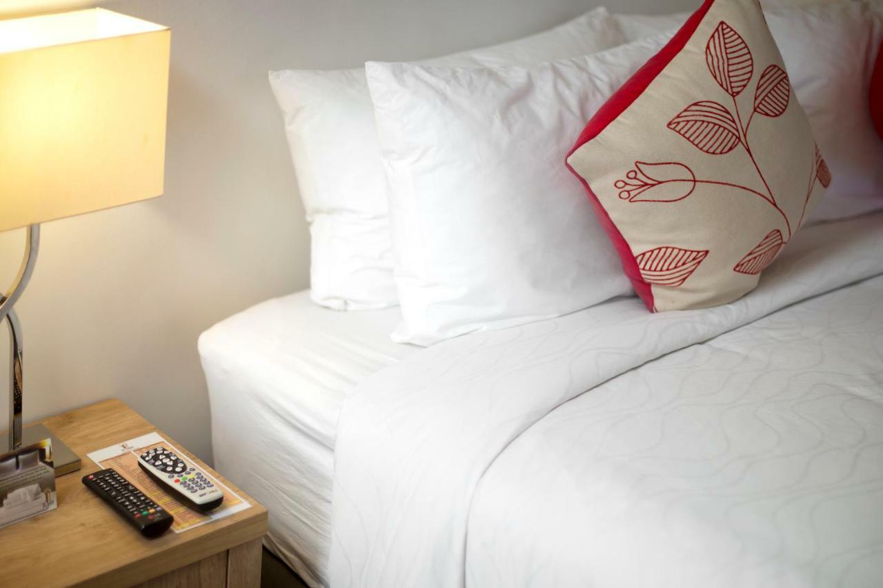 St Mark Hotel Cebu Екстер'єр фото